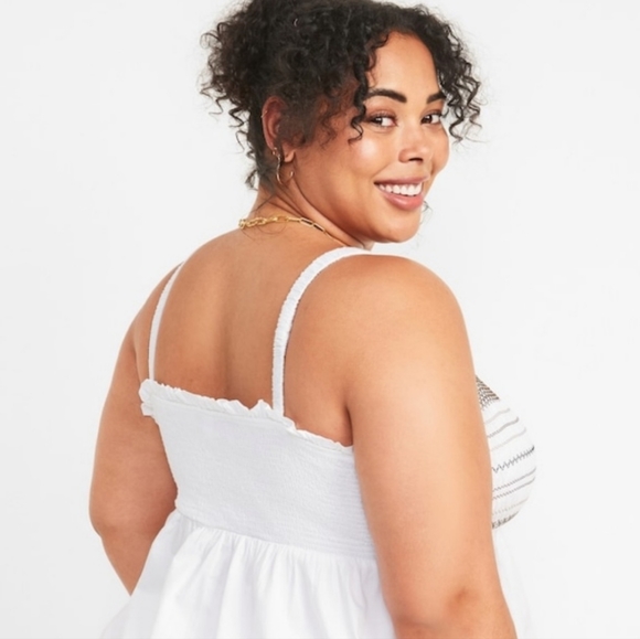 Old Navy Sleeveless SmockedBabydoll  embroidery Top, size XXL - Picture 3 of 11